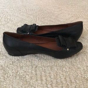 Elizabeth & James Black Flats